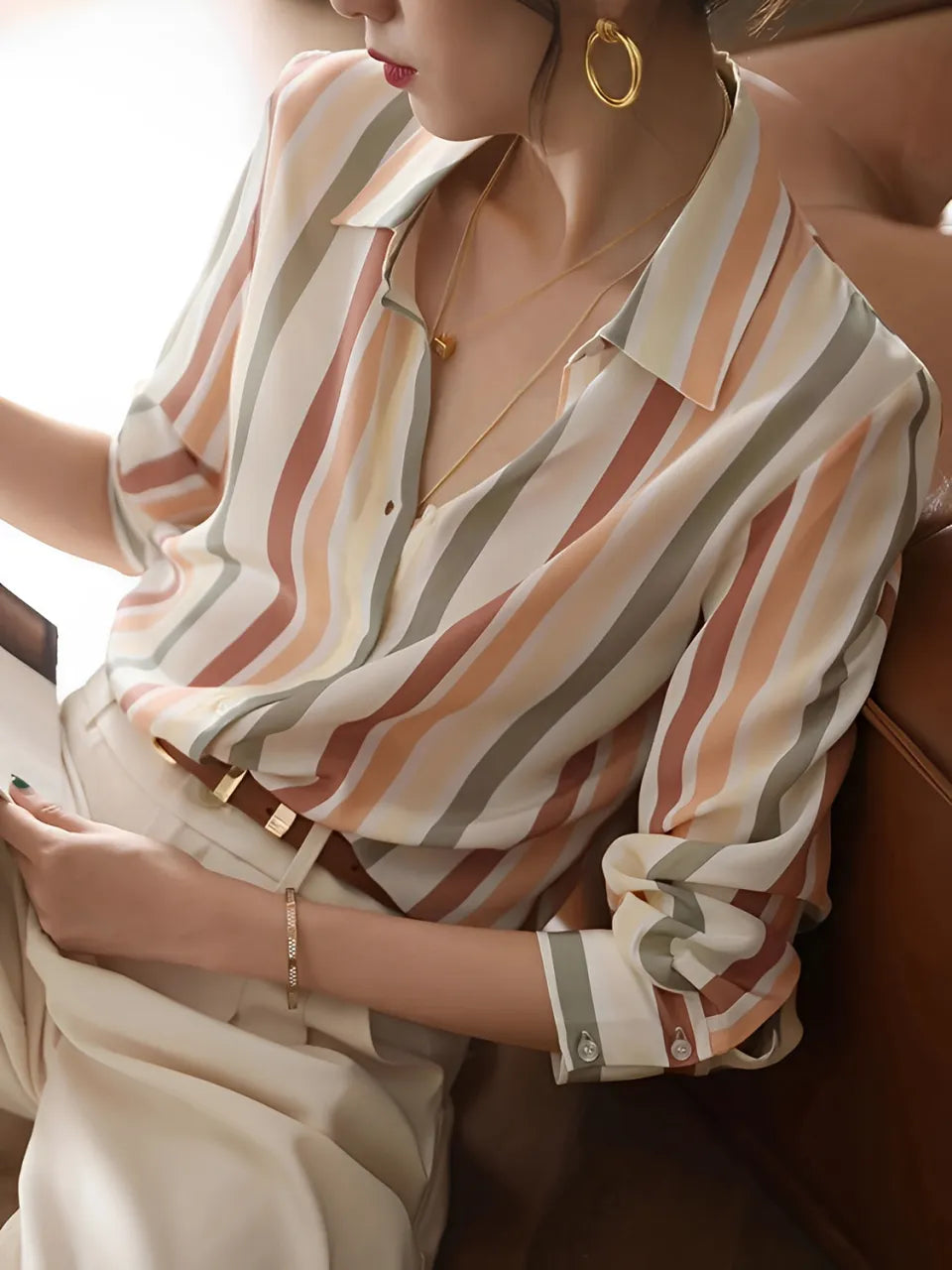 Camisa Social Listrada com Gola Clássica e Botões – Jasmine