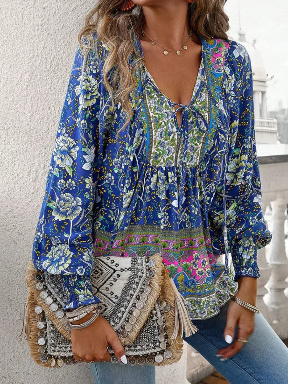 Blusa Boho Floral em Viscose com Decote em V – Flora