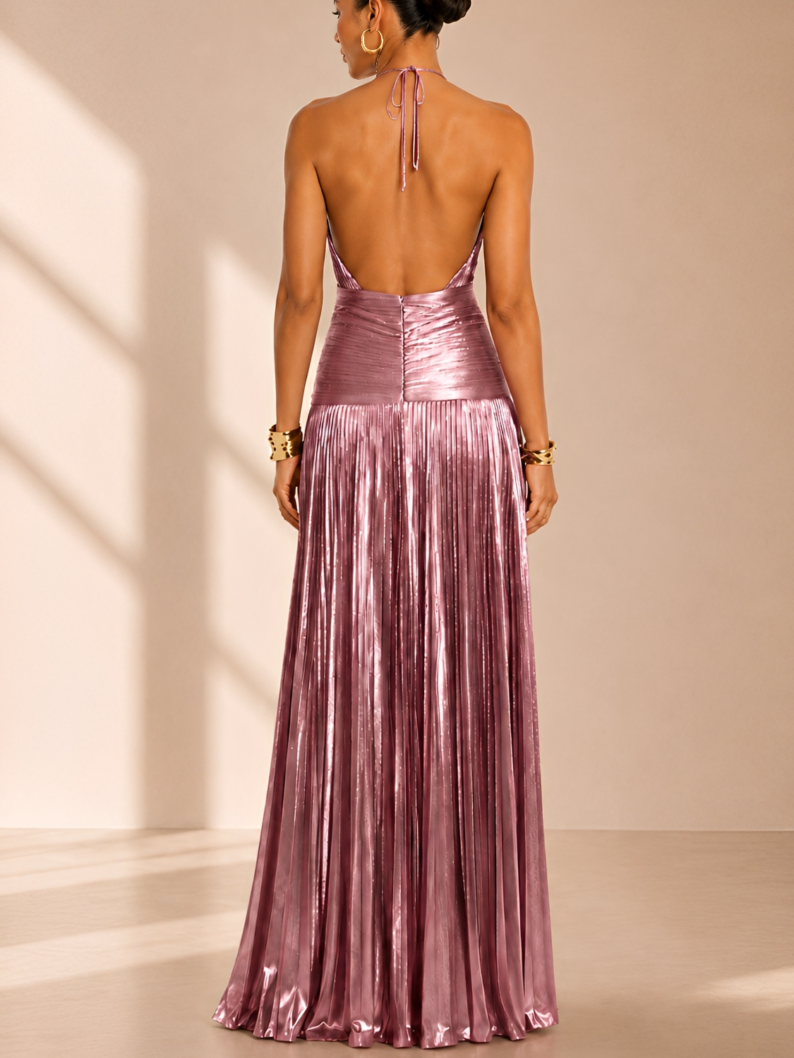 Vestido Longo Plissado Acetinado Decote Halter com Fenda Elegante - Noelia