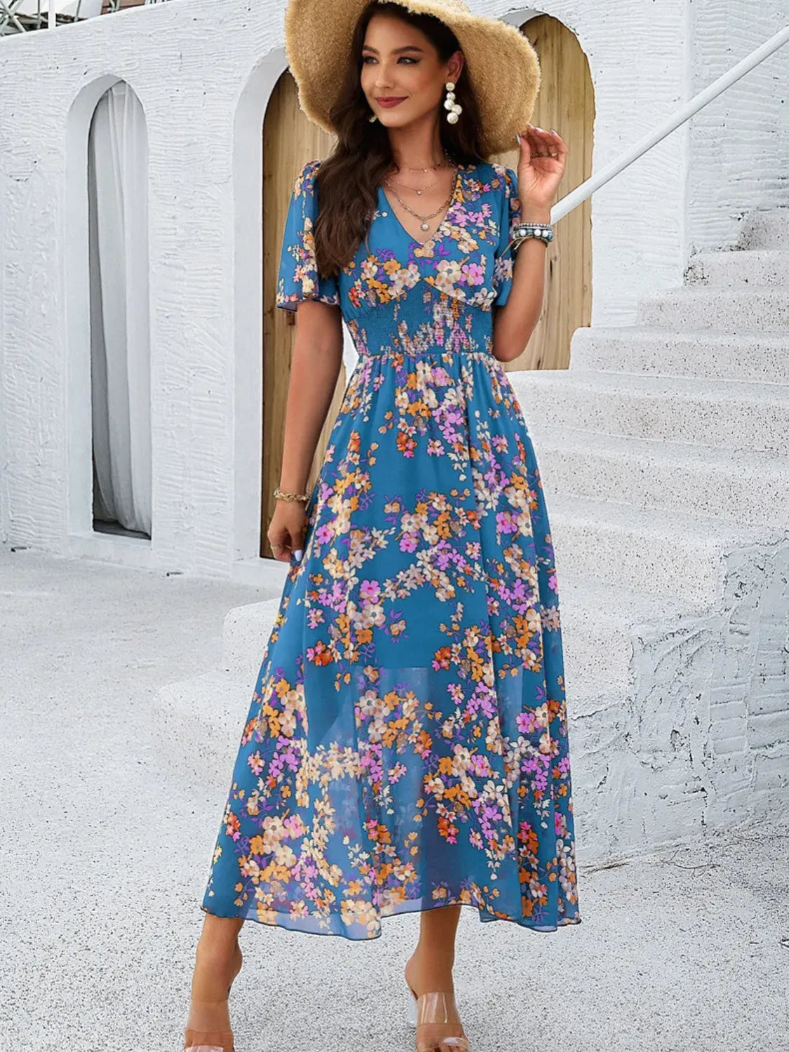 Vestido Midi Floral Fluido com Decote em V e Mangas Curtas – Salma
