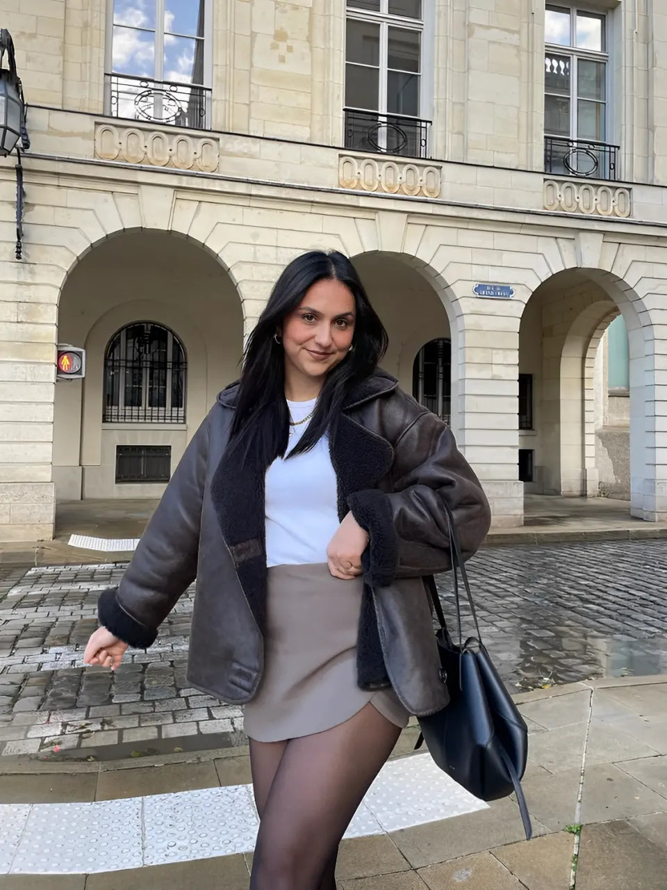 Casaco Oversized Peluciado em Couro PU e Bolsos - Giselle