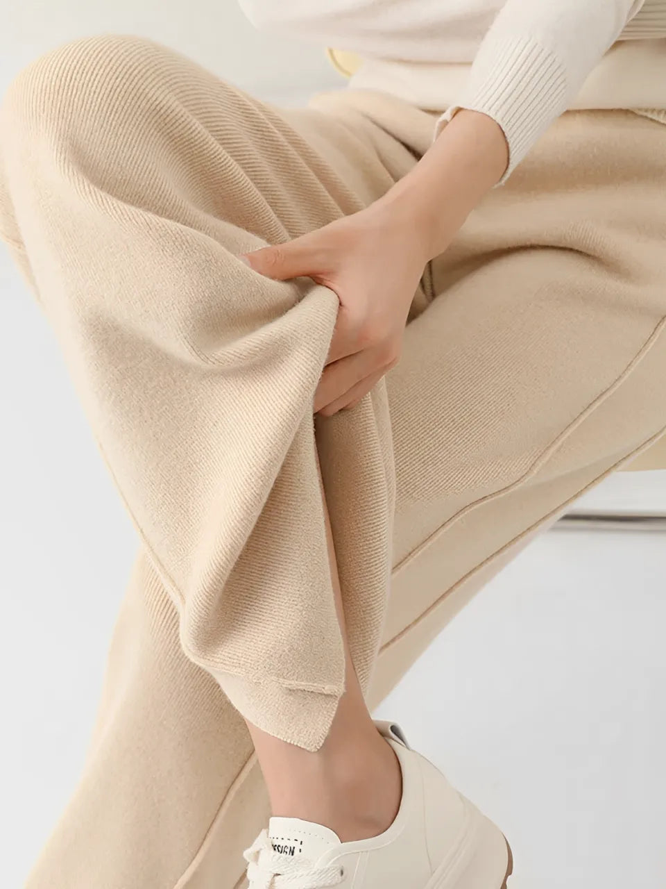 Calça Pantalona Feminina de Lã com Bolsos e Abertura na Barra – Vivian