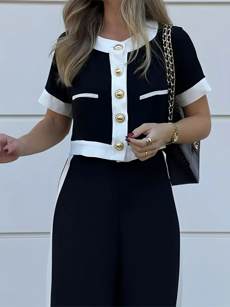 Conjunto com Blusa Cropped de Botões e Calça de Cintura Alta - Victoria