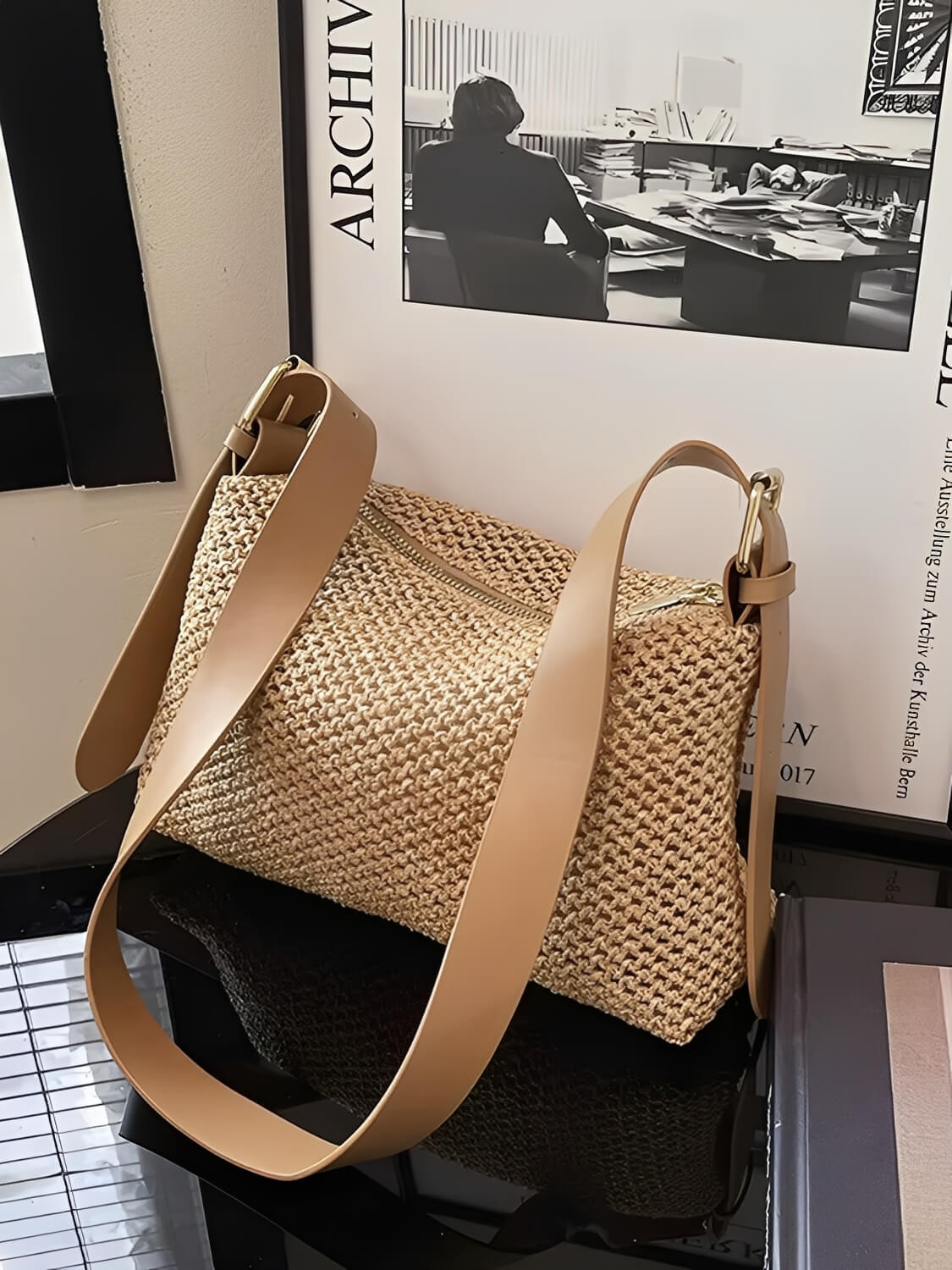 Bolsa Tiracolo de Palha com Alça Ajustável Elegante em Couro PU- Coraline