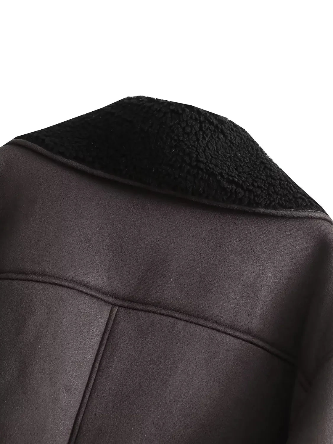 Casaco Oversized Peluciado em Couro PU e Bolsos - Giselle