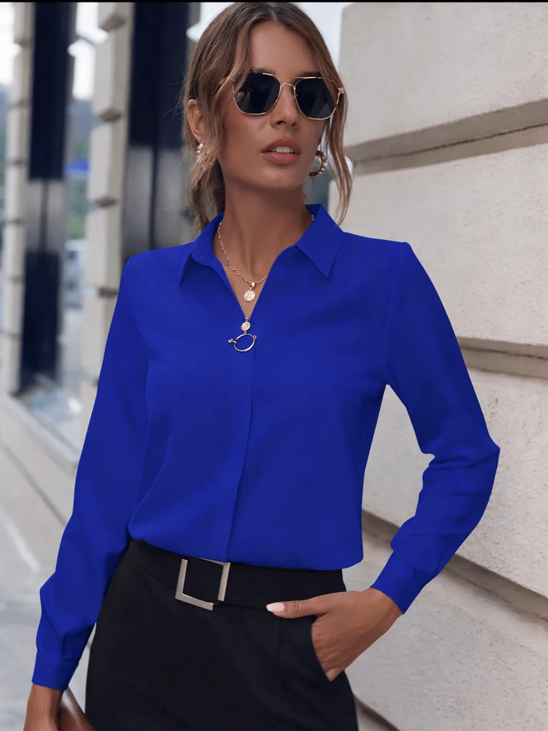 Camisa em Chiffon com Gola Lapela e Broche Perolado - Gladys