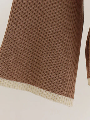 Conjunto de Tricô com Suéter de Gola Alta Listrado e Calça Leve - Tarcila