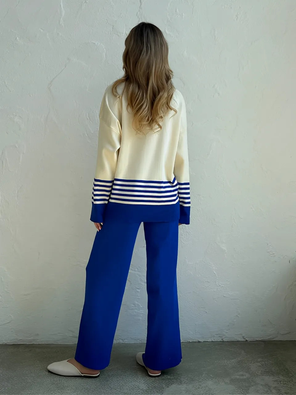 Conjunto com Suéter Listrado Gola Alta e Calça de Cós Elástico - July