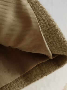 Casaco Tweed com Bolsos Decorativos e Fechamento em Botões - Angelique [FRETE FULL]