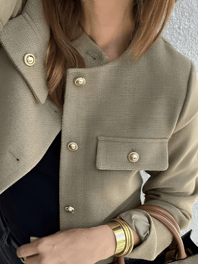 Casaco Tweed com Bolsos Decorativos e Fechamento em Botões - Angelique
