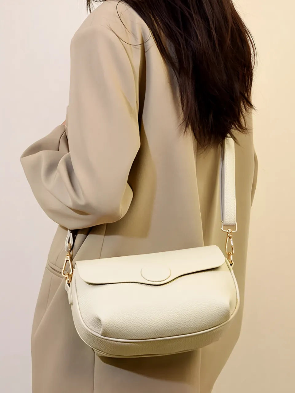 Bolsa Feminina Tiracolo com Alça Larga e Bolsos com Zíper – Jasmin