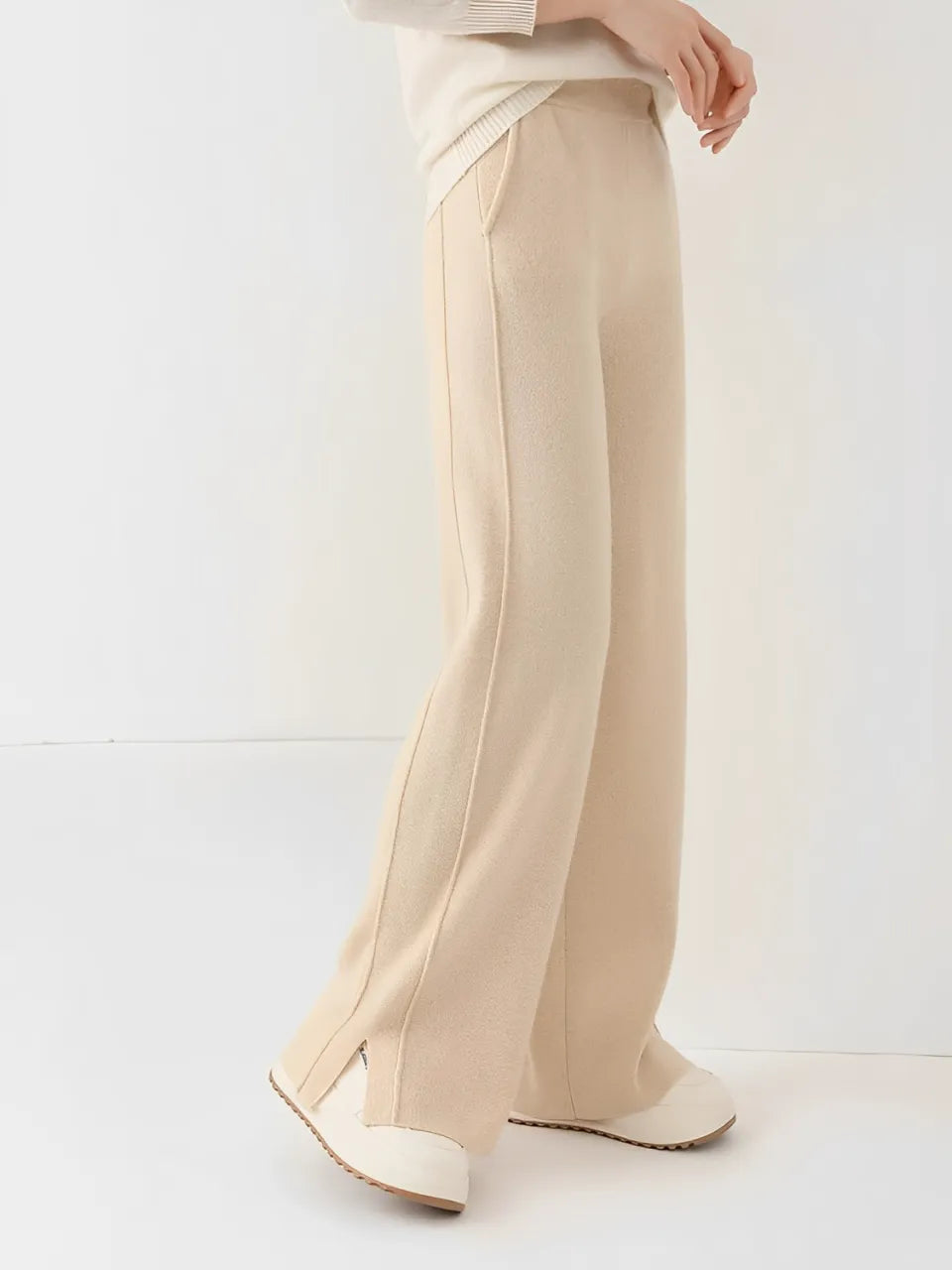 Calça Pantalona Feminina de Lã com Bolsos e Abertura na Barra – Vivian