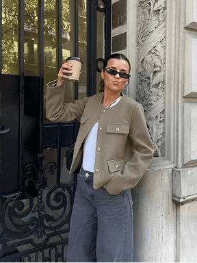 Casaco Tweed com Bolsos Decorativos e Fechamento em Botões - Angelique [FRETE FULL]