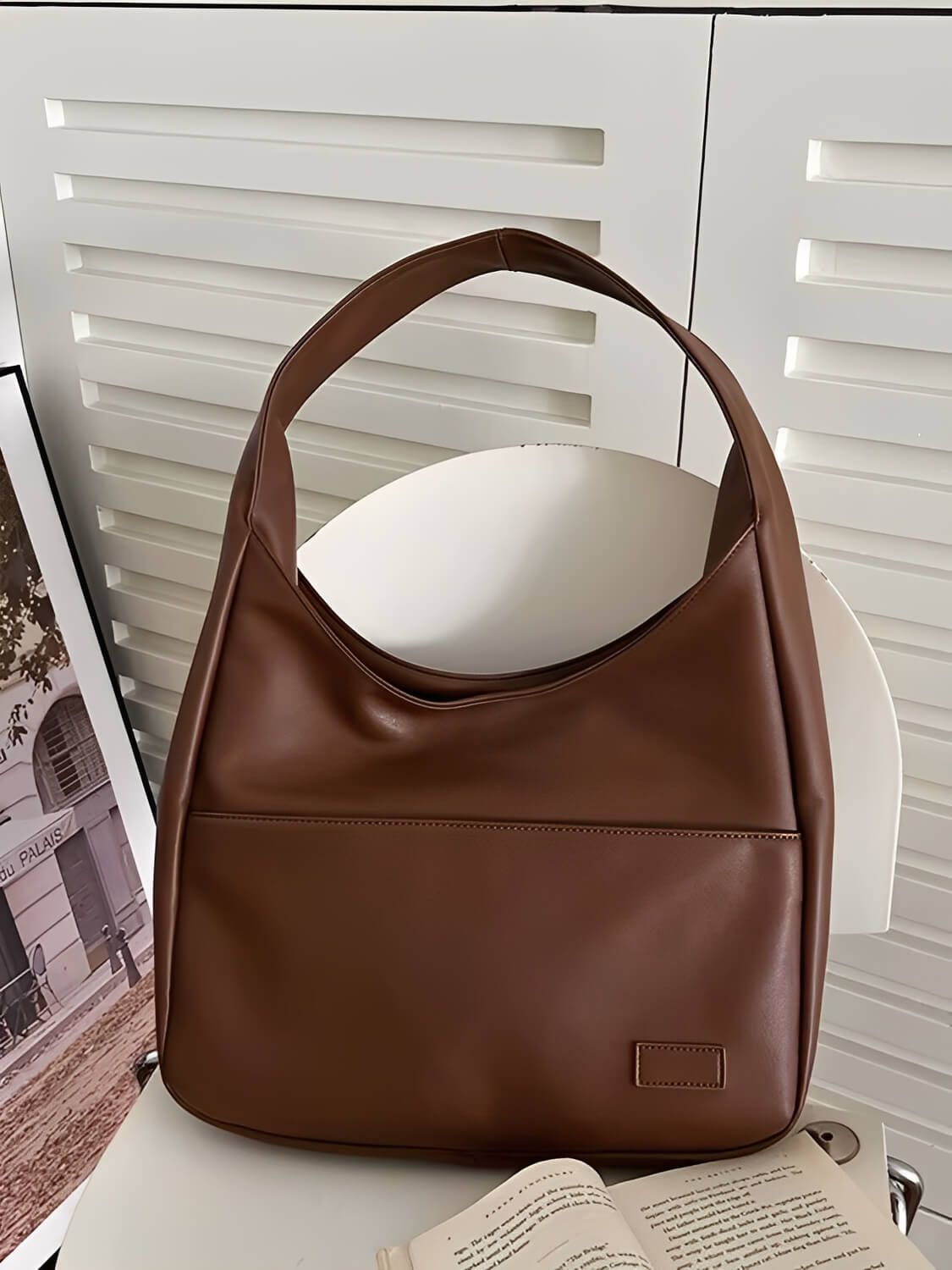 Bolsa de Ombro Vintage em Couro PU com Design Triangular Alongado -  Edwina