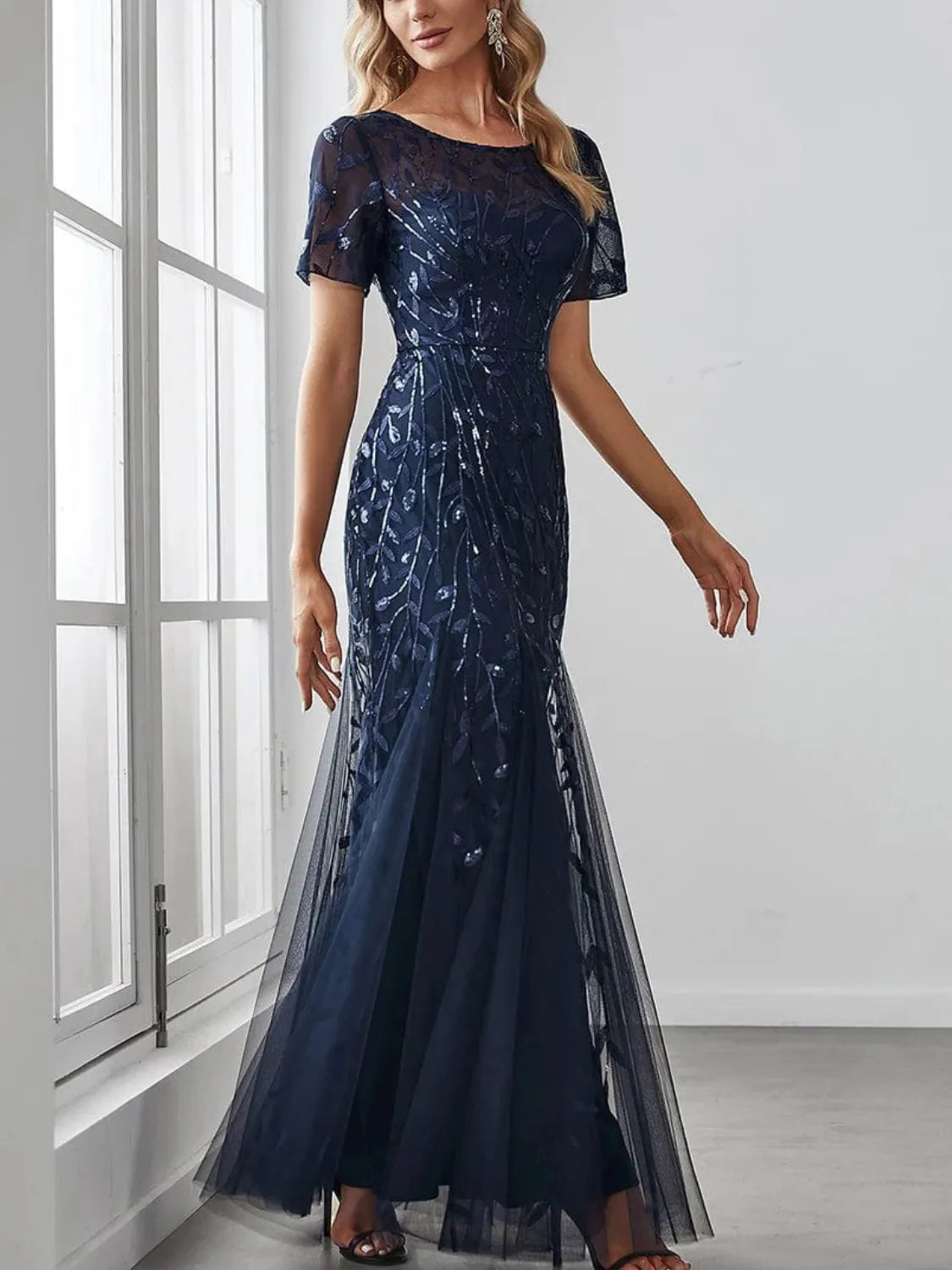 Vestido Longo de Festa Sereia com Tule Transparente e Bordados -  Lyra [FRETE FULL]