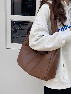 Bolsa de Ombro Vintage em Couro PU com Design Triangular Alongado -  Edwina
