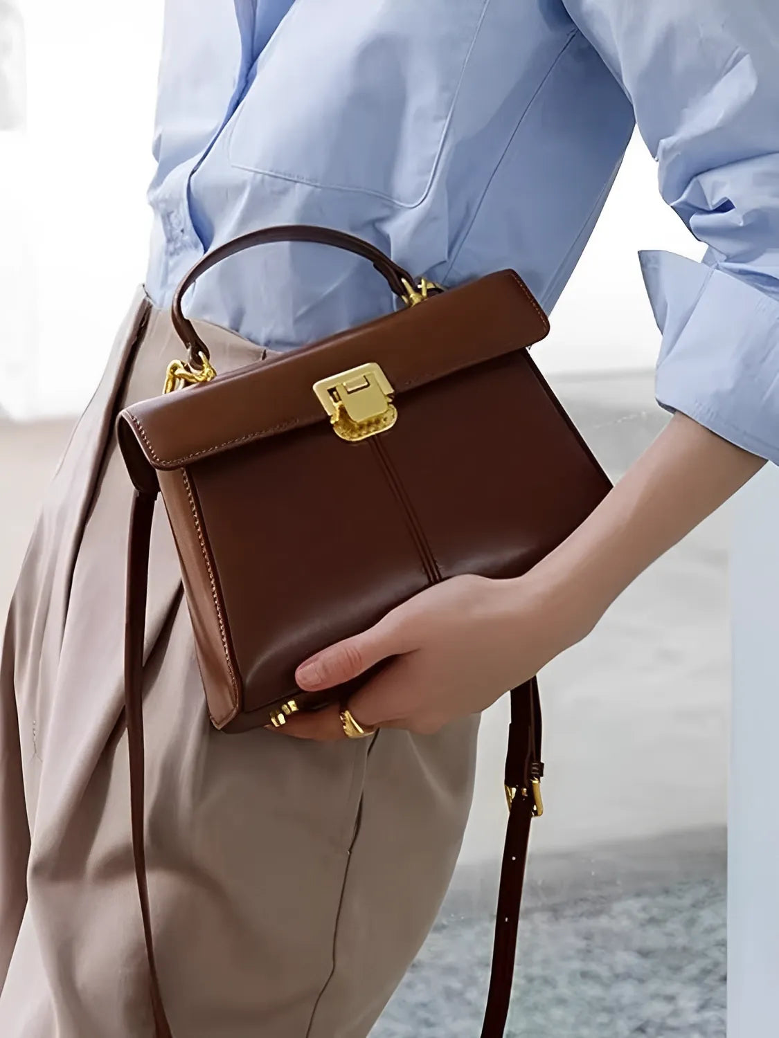 Bolsa de Couro Tiracolo com Lenço Decorativo e Alça de Ombro – Lena