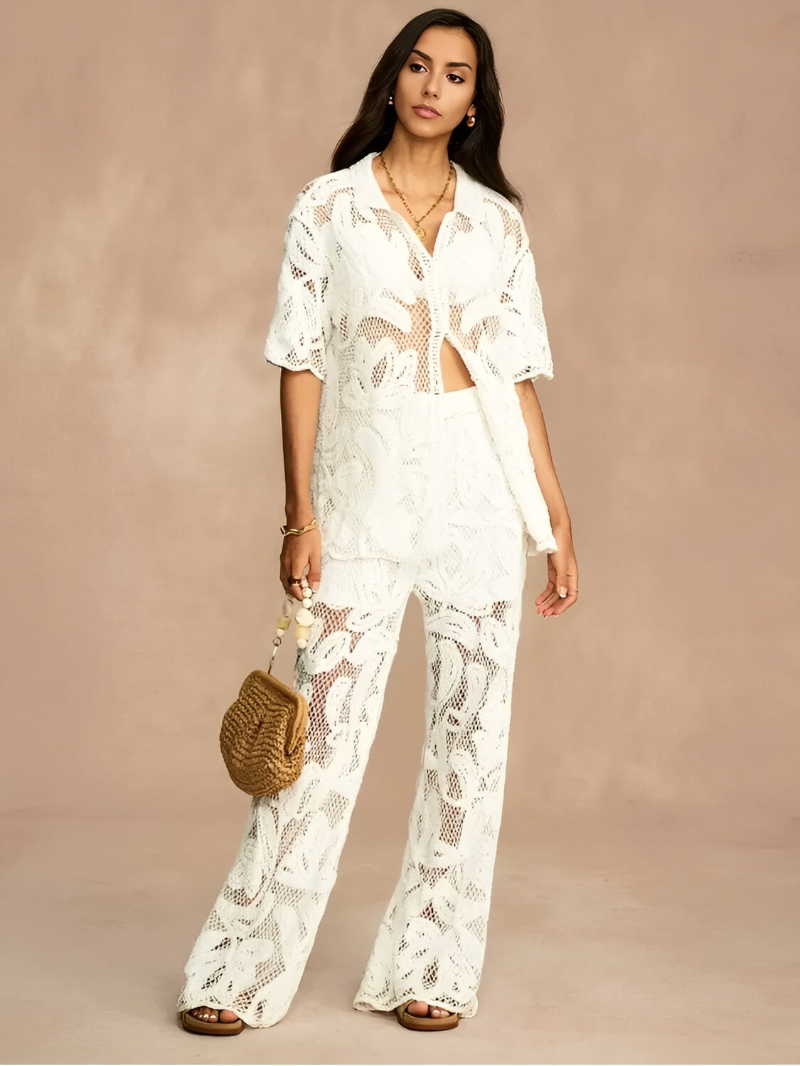 Conjunto em Crochê Floral Vazado com Camisa e Calça Flare – Yani