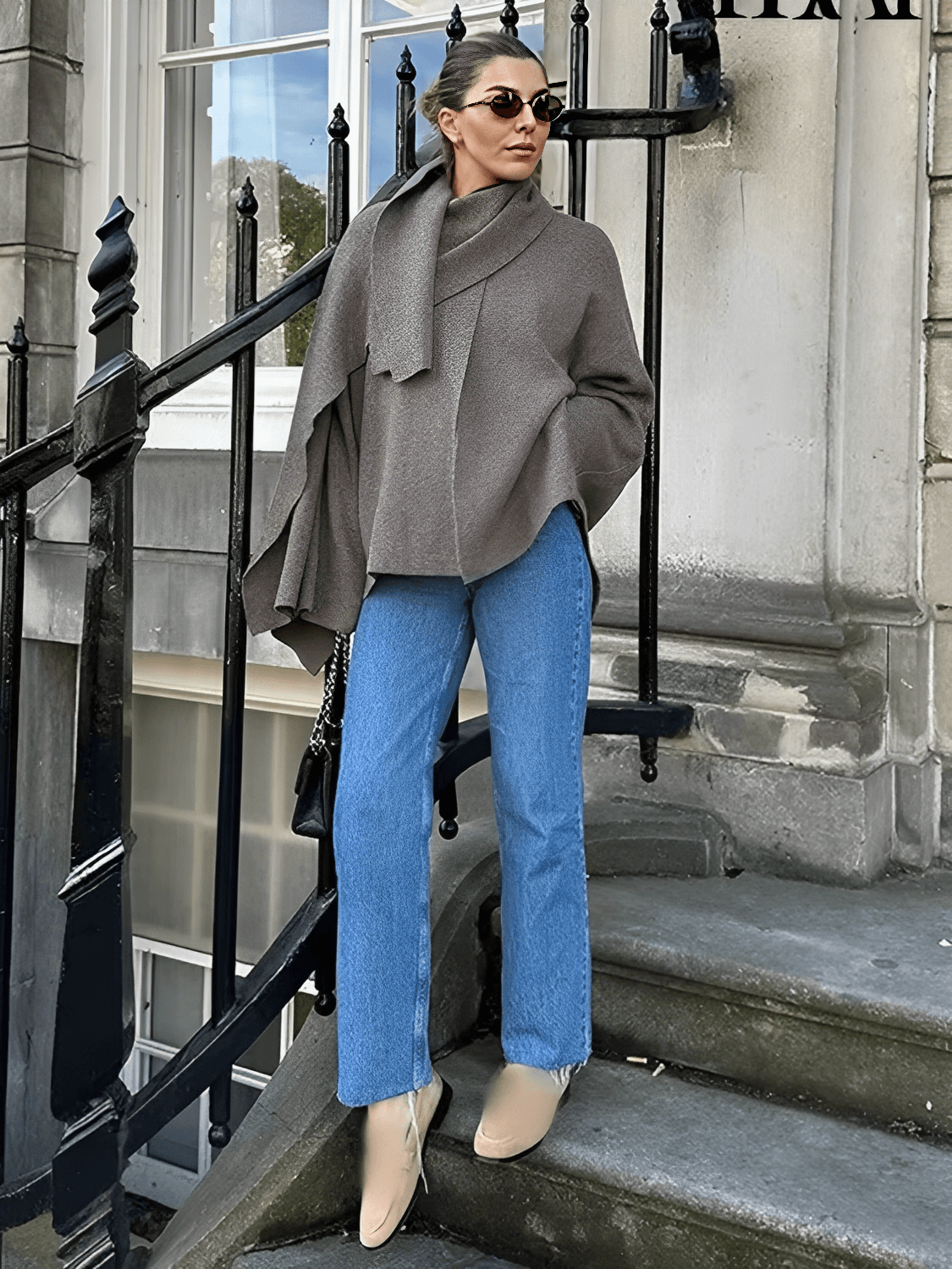 Casaco Poncho Assimétrico  com Gola Lenço – Alana