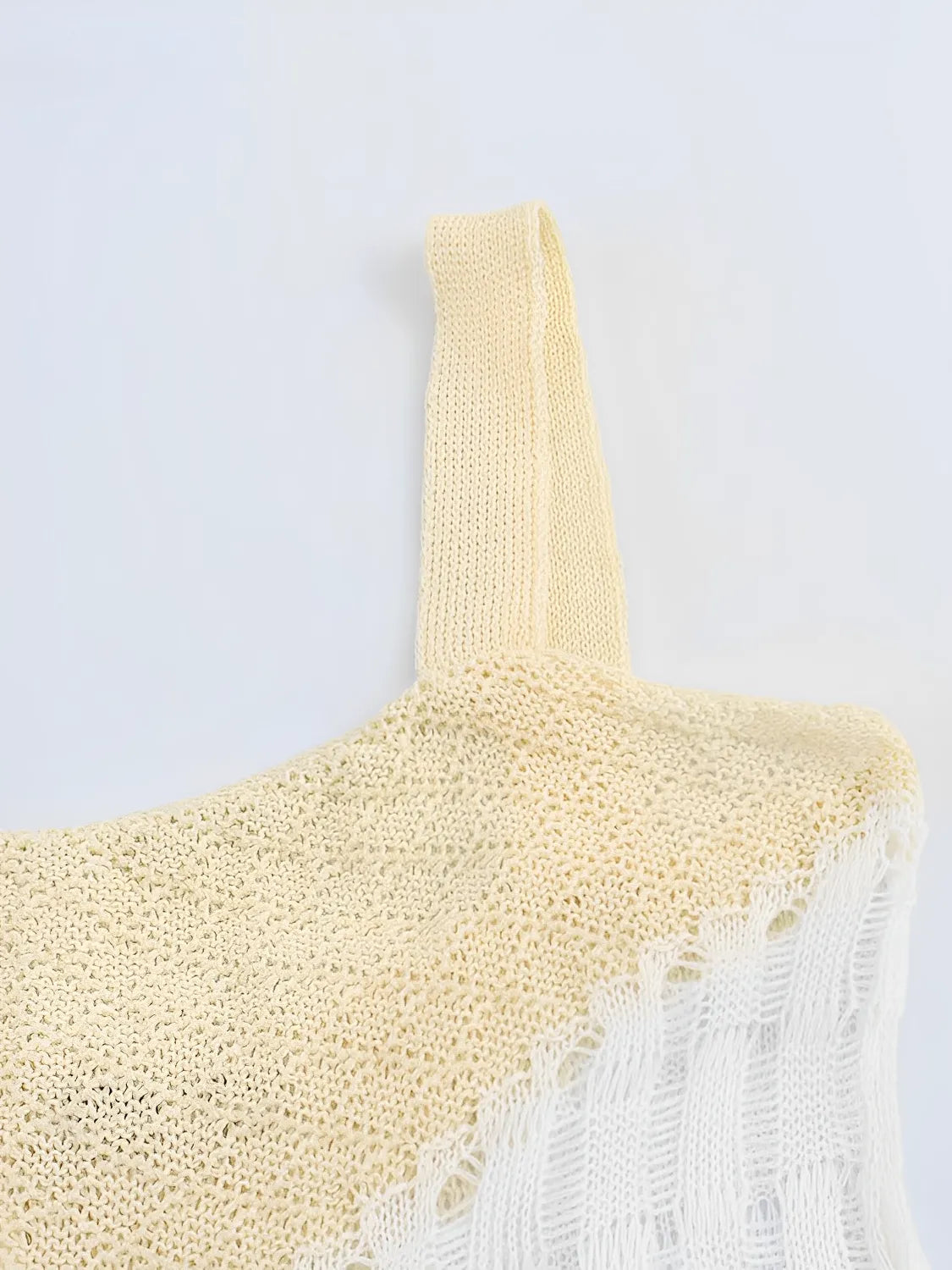 Vestido Longo de Tricô Vazado com Alças Finas e Caimento Leve – Helena
