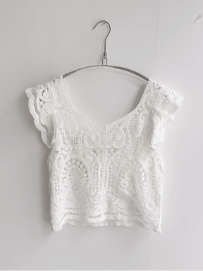 Blusa Feminina em Crochê Vazado com Babados nos Ombros e Botões  - Marvila