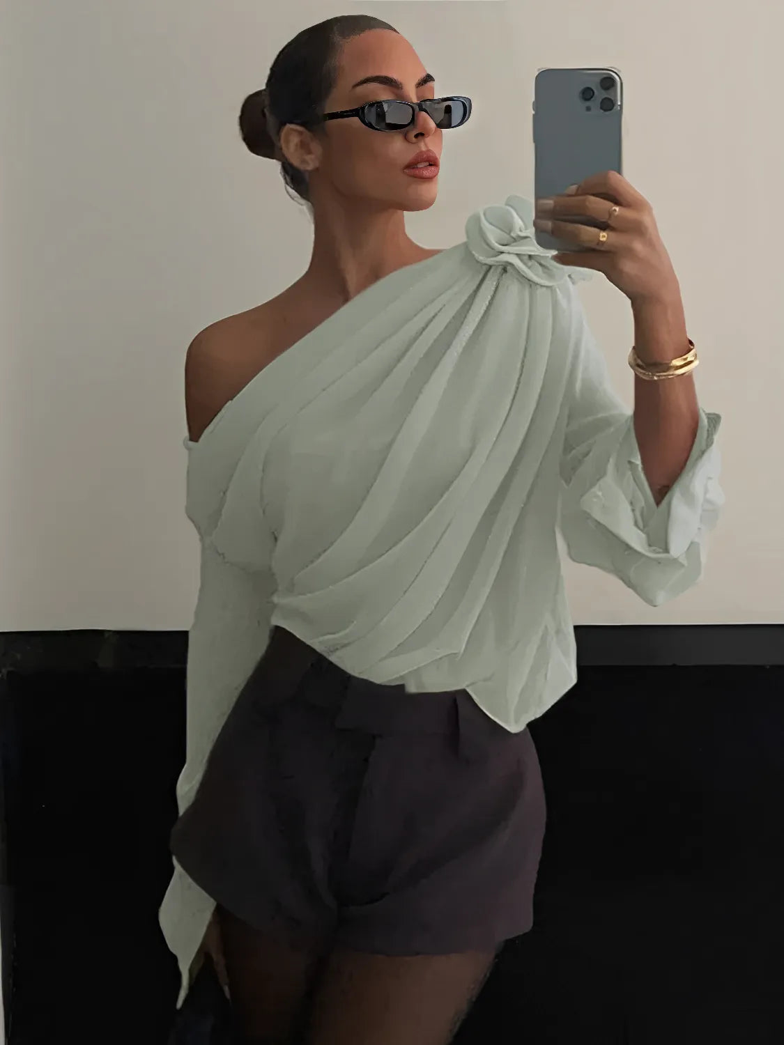 Blusa de Ombro Único com Flor em Chiffon – Elise [FRETE FULL]