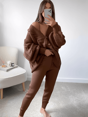 Conjunto em Tricô com Cardigan Oversized Decote V e Calça Lápis – Liana
