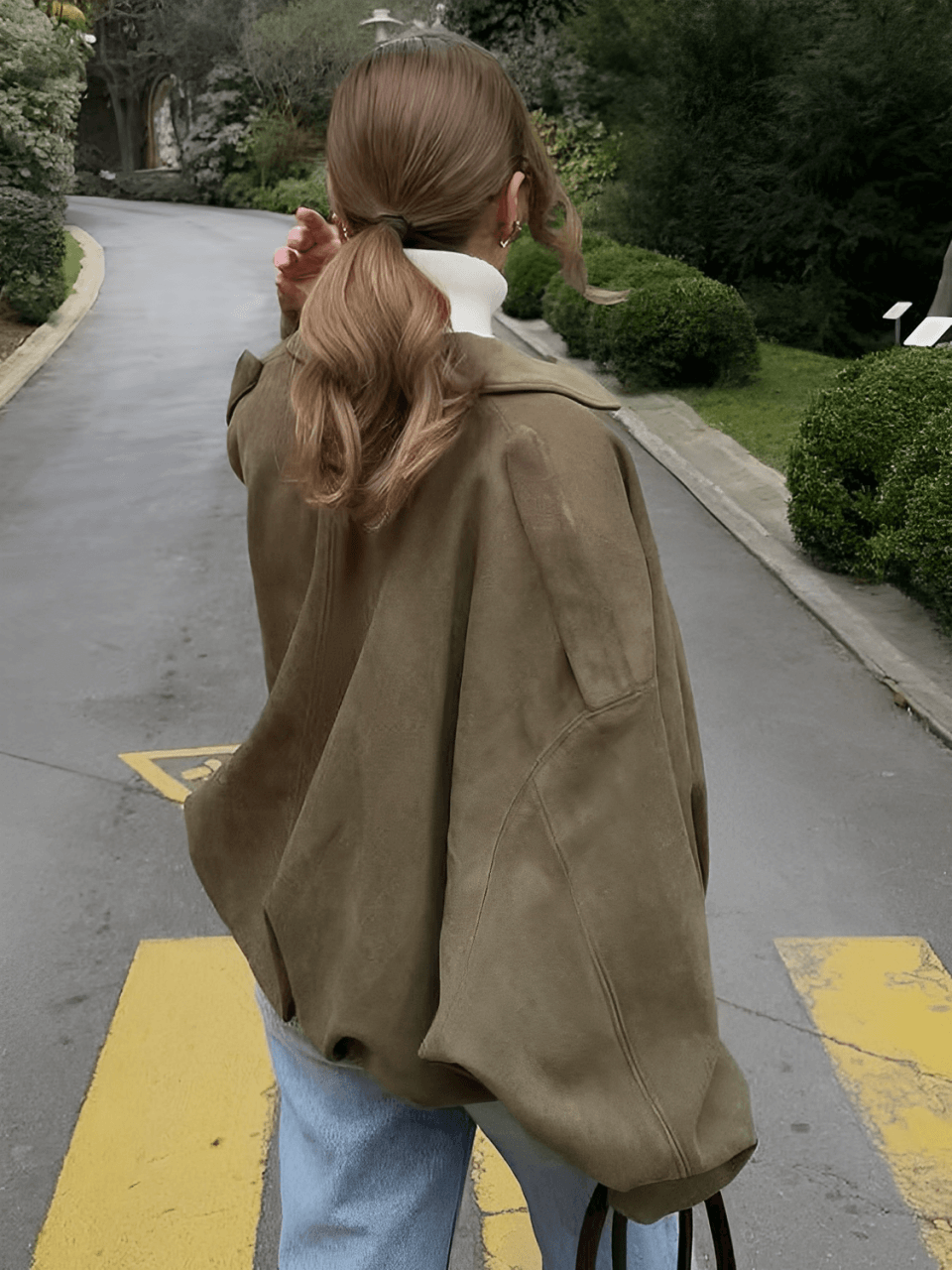 Jaqueta Bomber Oversized em Camurça com Recortes – Ione [FRETE FULL]