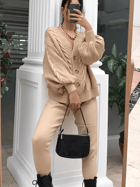 Conjunto em Tricô com Cardigan Oversized Decote V e Calça Lápis – Liana