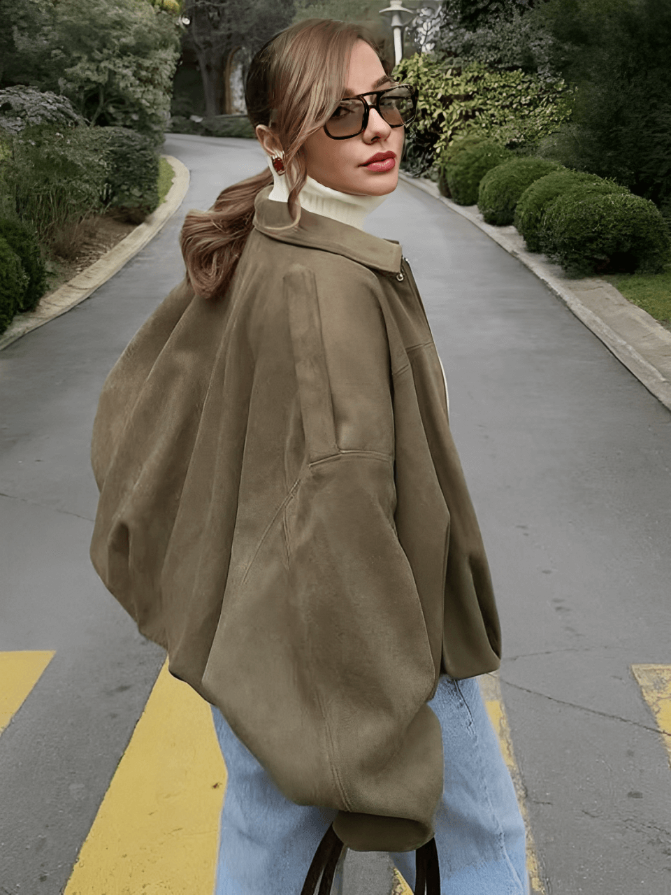 Jaqueta Bomber Oversized em Camurça com Recortes – Ione [FRETE FULL]