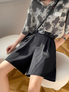 Bermuda Feminina em Alfaiataria com Pregas Elegantes Cintura Alta e Bolsos - Carola