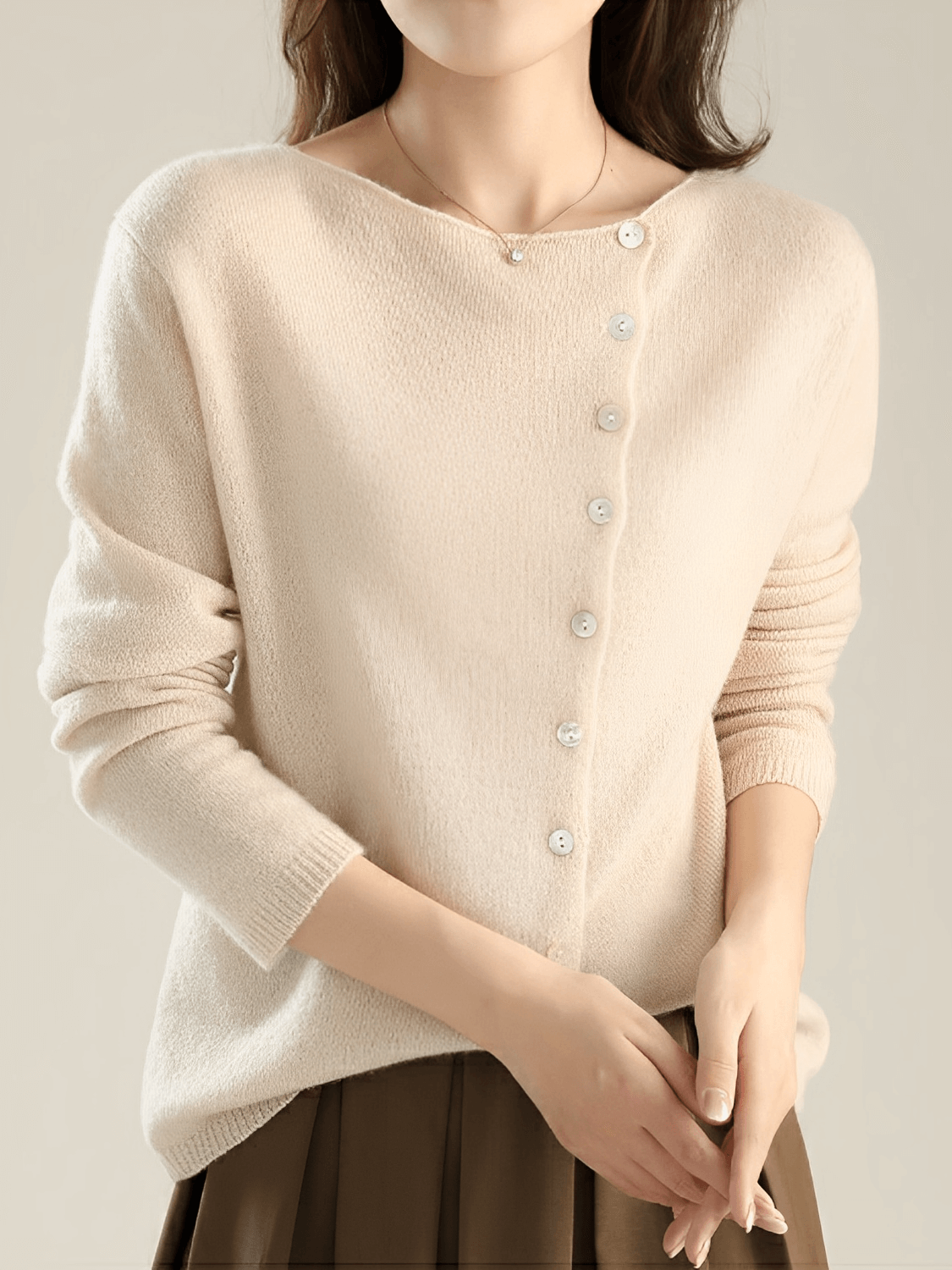 Cardigan em Tricô Fino com Botões Assimétrico - Luzia
