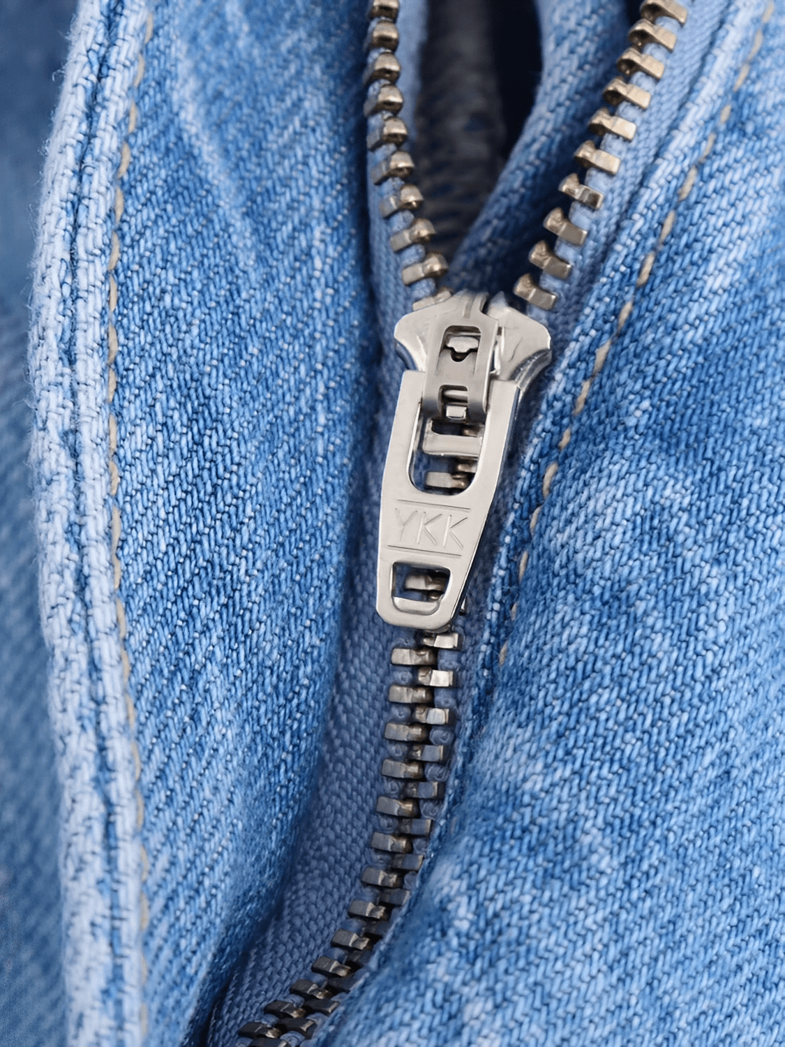 Macacão Jeans Pantalona com Decote Nadador e Bolsos - Jordana