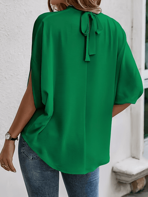 Blusa com Mangas Mocergo Vazadas e Gola Laço Amarração na Nuca - Catherine