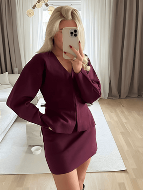 Conjunto de Tricô Suéter Gola V e Saia com Cós Elástico - Viviene