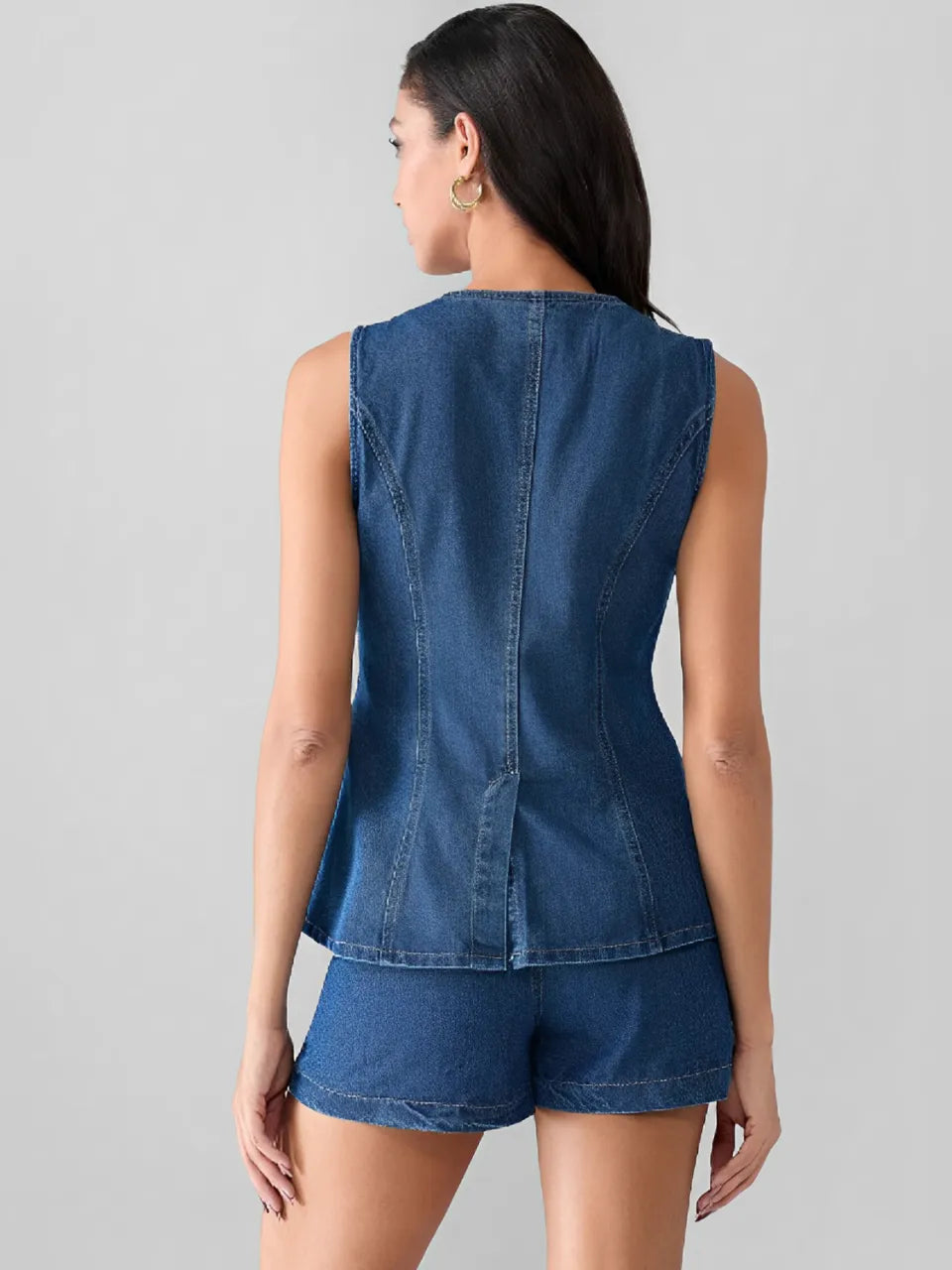 Conjunto Jeans com Colete de Botões e Short de Cintura Alta - Raiza