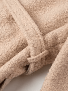 Sobretudo Longo Teddy em Lã com Cinto-Faixa e Fivelas – Jennie