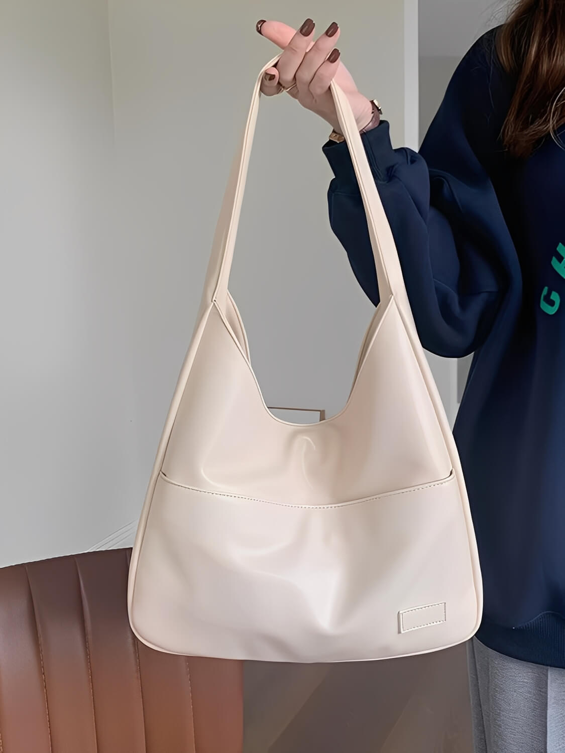 Bolsa de Ombro Vintage em Couro PU com Design Triangular Alongado -  Edwina