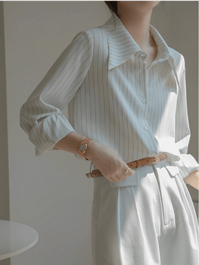 Camisa Vintage com Listras Finas Gola Ampla e Punhos Ajustados - Lucia [FRETE FULL]