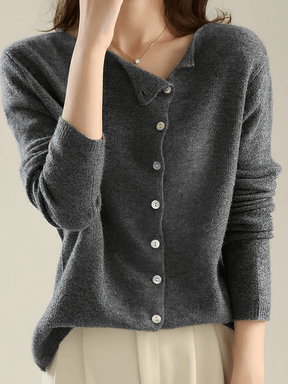 Cardigan em Tricô Fino com Botões Assimétrico - Luzia