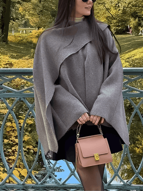 Casaco Poncho Assimétrico  com Gola Lenço – Alana