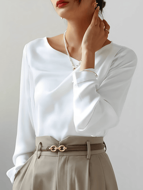 Blusa Acetinada com Decote Assimétrico e Punho com Botão – Dolores