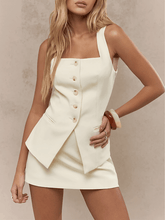 Conjunto com Colete Estruturado Diagonal de Botões e Saia Curta – Bárbara