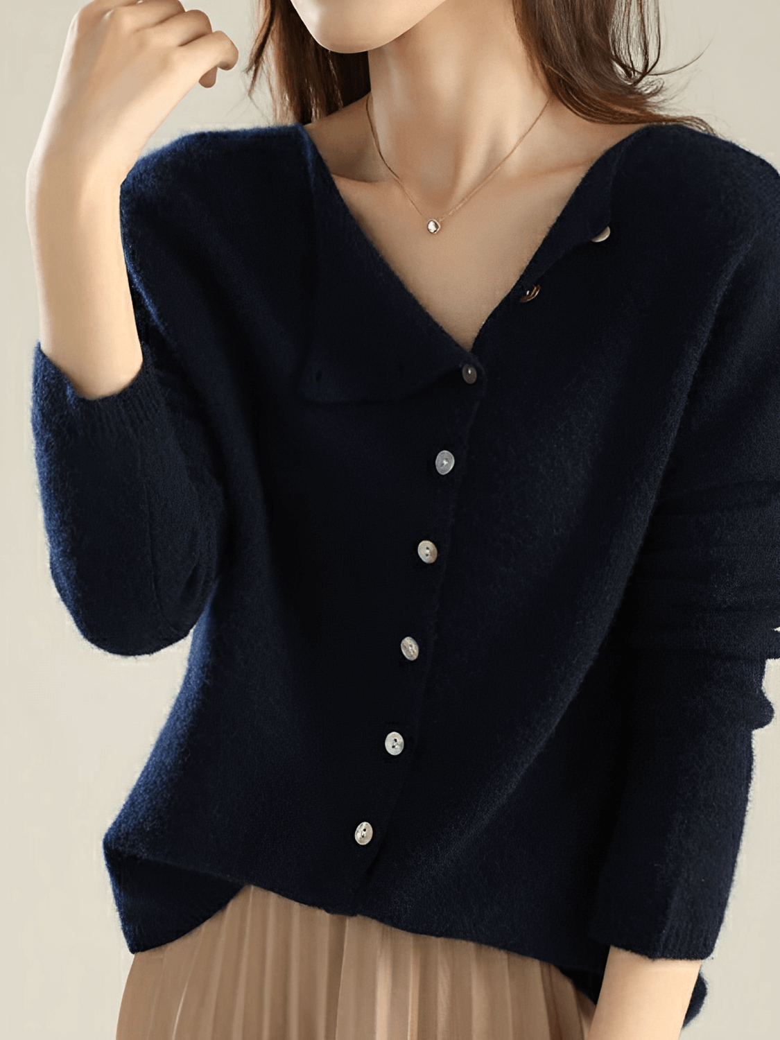 Cardigan em Tricô Fino com Botões Assimétrico - Luzia