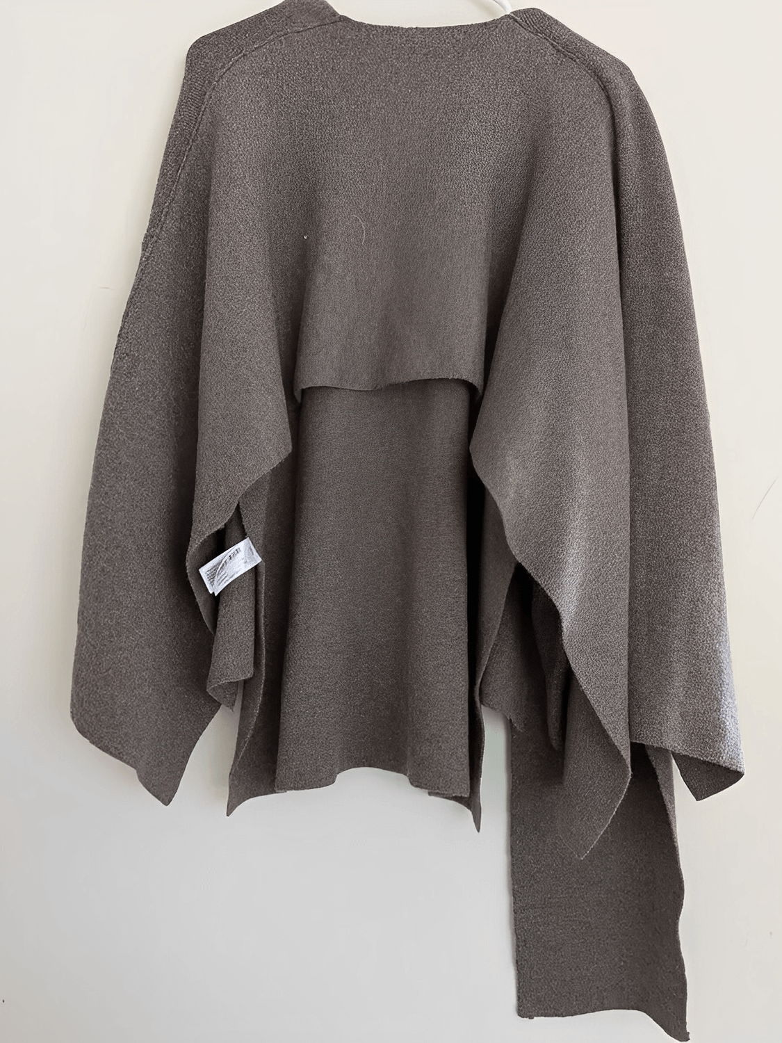 Casaco Poncho Assimétrico  com Gola Lenço – Alana