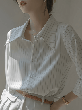 Camisa Vintage com Listras Finas Gola Ampla e Punhos Ajustados - Lucia [FRETE FULL]