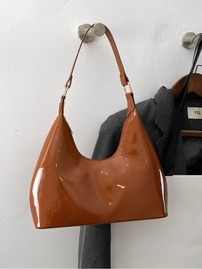 Bolsa de Ombro Meia-Lua com Acabamento em Verniz - Charlize