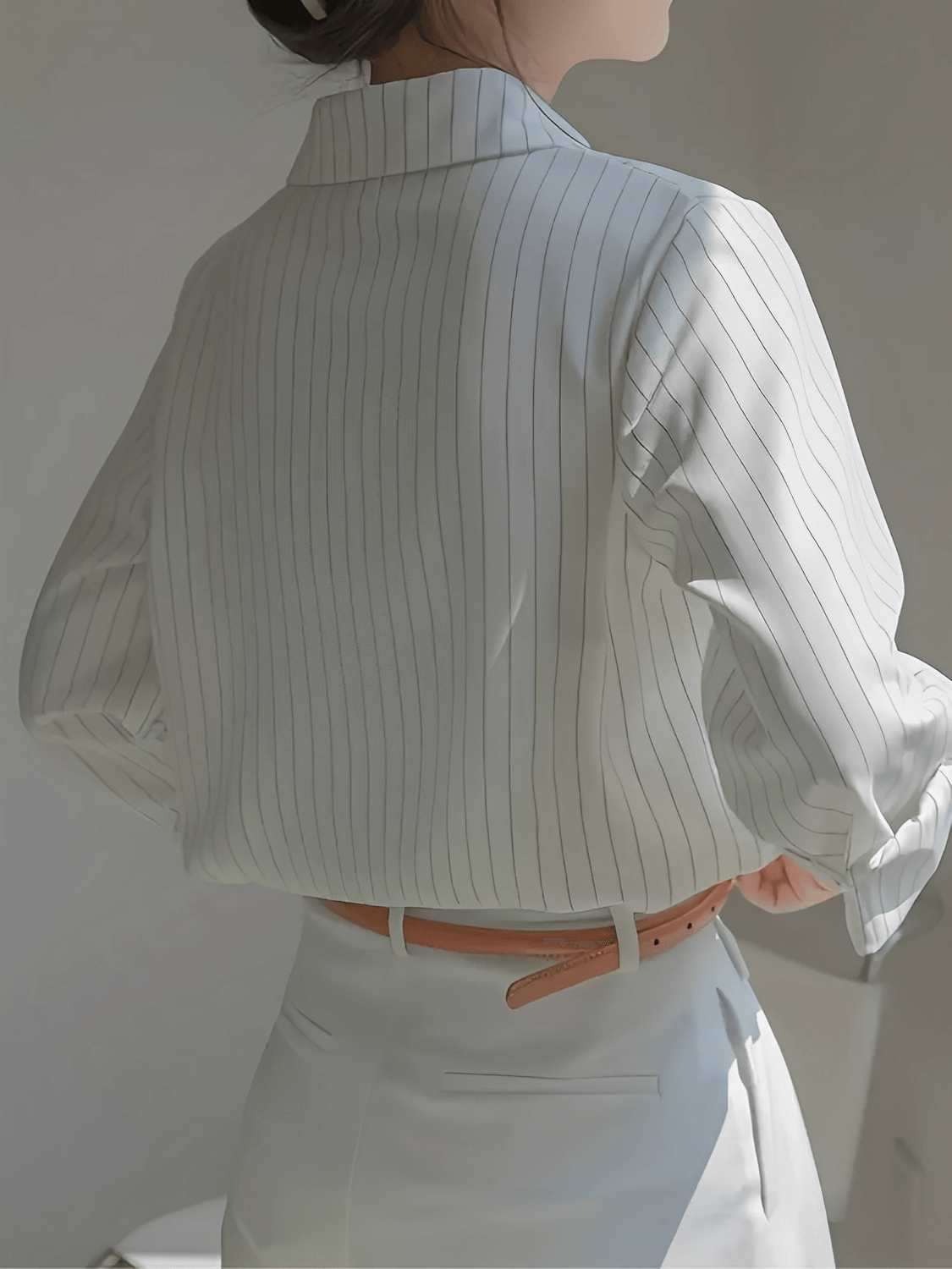 Camisa Vintage com Listras Finas Gola Ampla e Punhos Ajustados - Lucia [FRETE FULL]