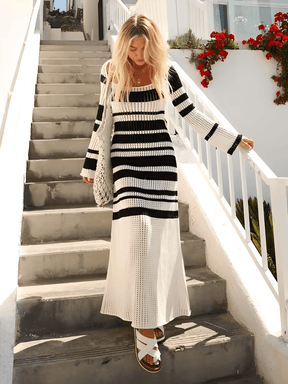 Vestido Longo em Tricô Bicolor Vazado Decote e Manga Longa Flare - Blanca