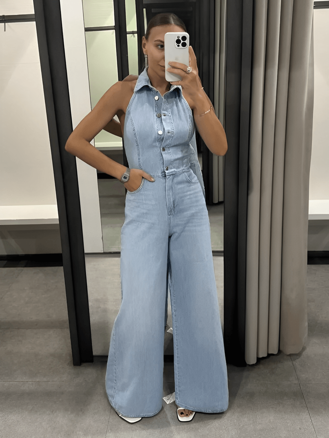 Macacão Jeans Pantalona com Decote Nadador e Bolsos - Jordana